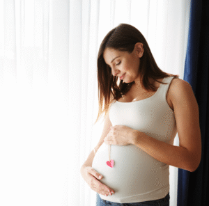 Mujer embarazada como representación del Test prenatal no invasivo BBSAFE Plus