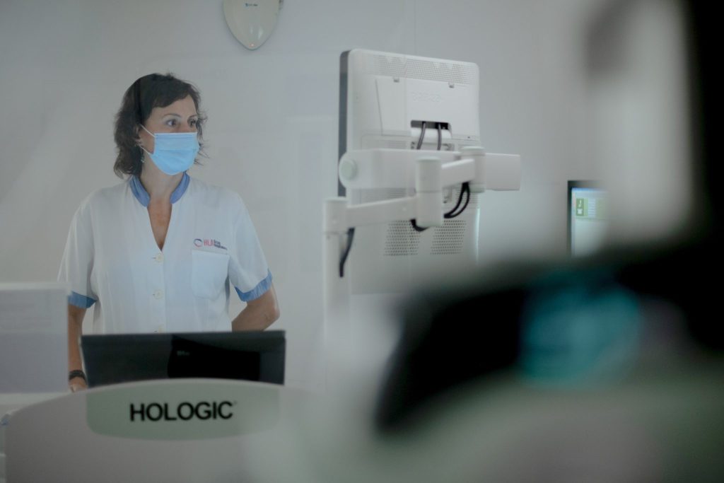 Profesional del servicio de salud de la mujer en Centro Diagnóstico Granada - Grupo Analiza