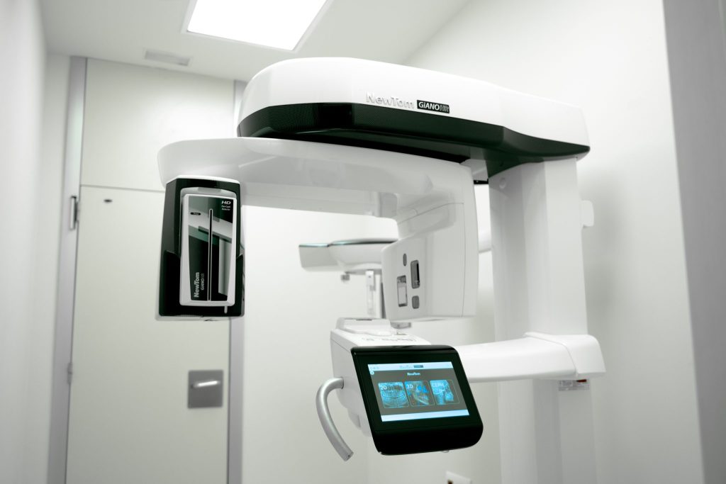 Equipo de radiología dental y maxilofacial digital de Centro Diagnóstico Granada - Grupo Analiza