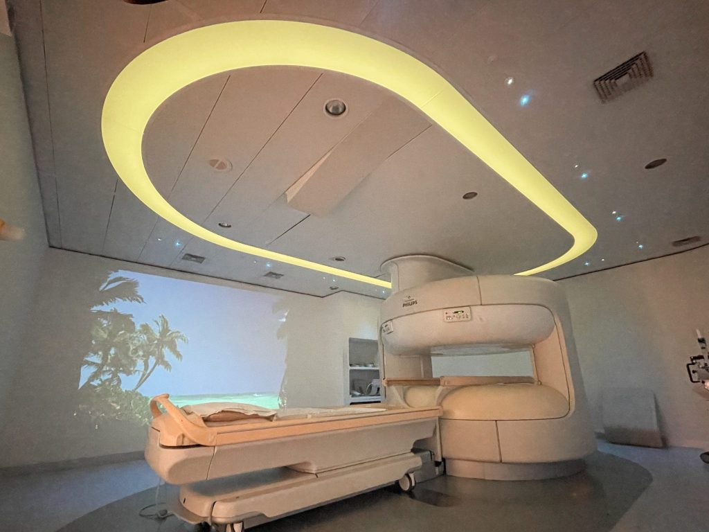 Diagnóstico por imagen de alta tecnología: Equipo de Resonancia Magnética (RM 1T, 1.5T y 3T)